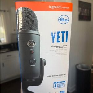 Logitech Yeti USB Microphone - Black